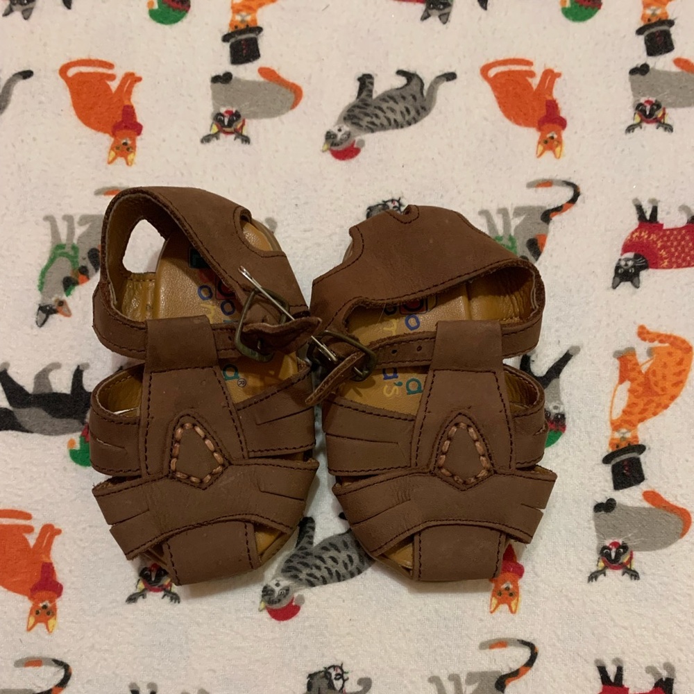 New brown oompah loompa strap sandals